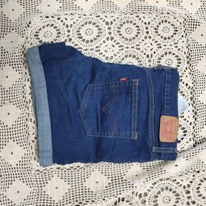 Levi Strauss & Co cuffed short dark wash size 31 women's